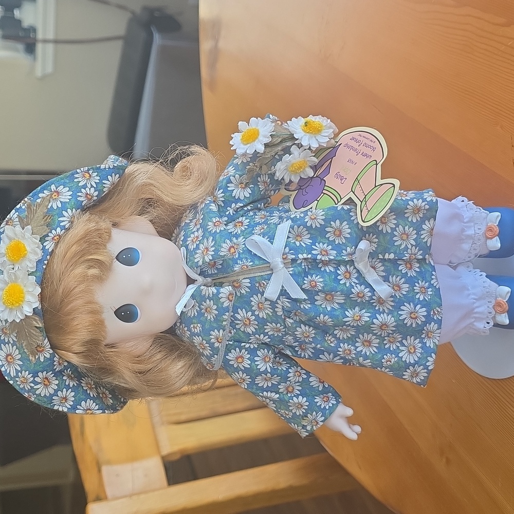 Precious Moments Doll, Garden Of Friends Collection "Daisy" (April).